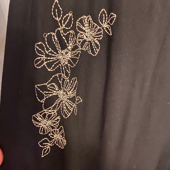 Black linen Johnathan Martin dress 10. Beautiful yet simple embroidery. - Picture 2 of 4
